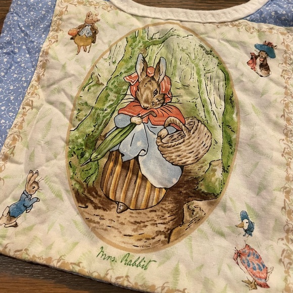 Peter Rabbit Bib - Picture 3 of 3